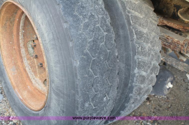 image for item F2996 1982 Ford F700 nurse truck