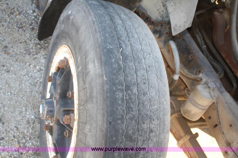 image for item F2996 1982 Ford F700 nurse truck