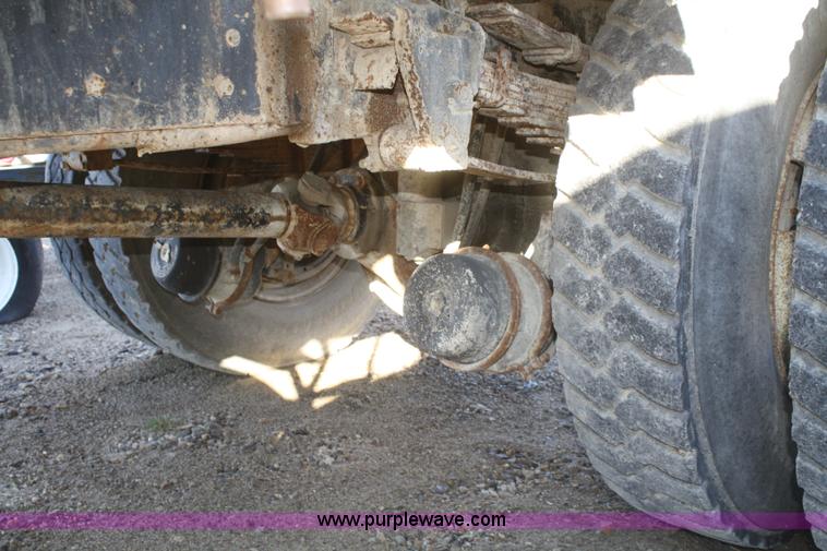 image for item F2996 1982 Ford F700 nurse truck