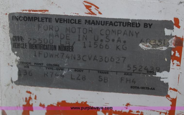 image for item F2996 1982 Ford F700 nurse truck