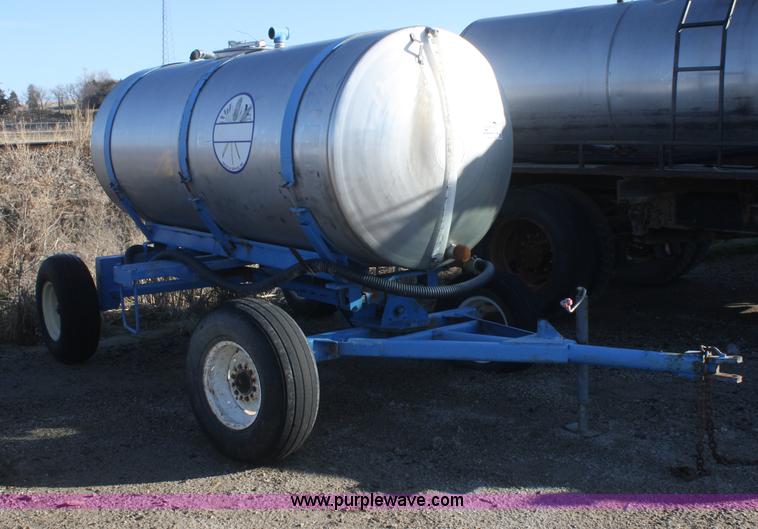 image for item F2997 1,000 gallon stainless steel nurse tank on running gear