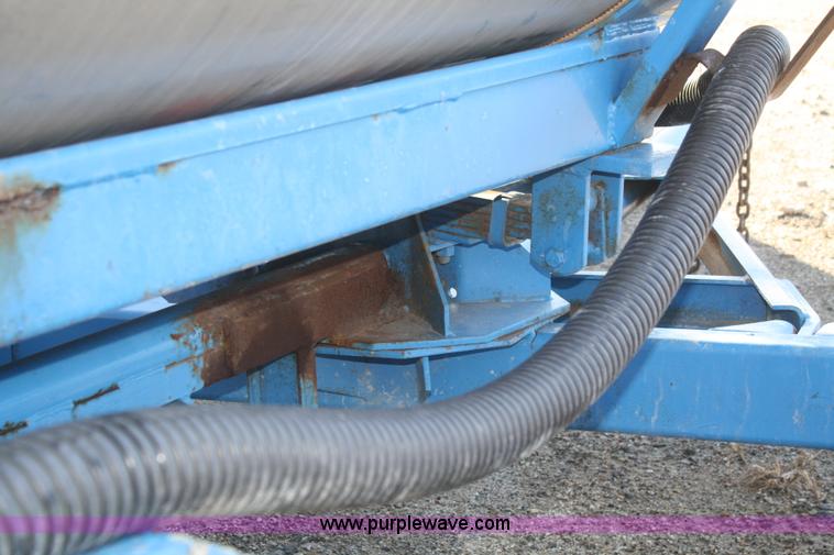 image for item F2997 1,000 gallon stainless steel nurse tank on running gear