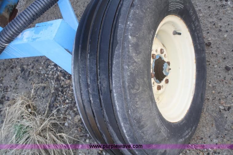 image for item F2997 1,000 gallon stainless steel nurse tank on running gear