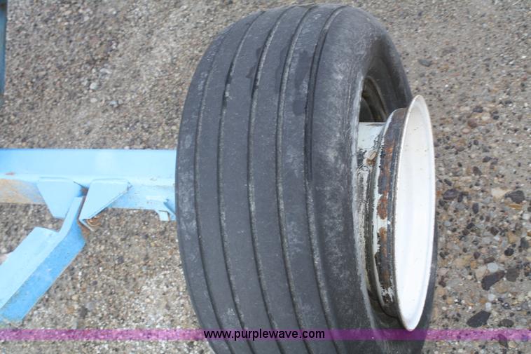 image for item F2997 1,000 gallon stainless steel nurse tank on running gear