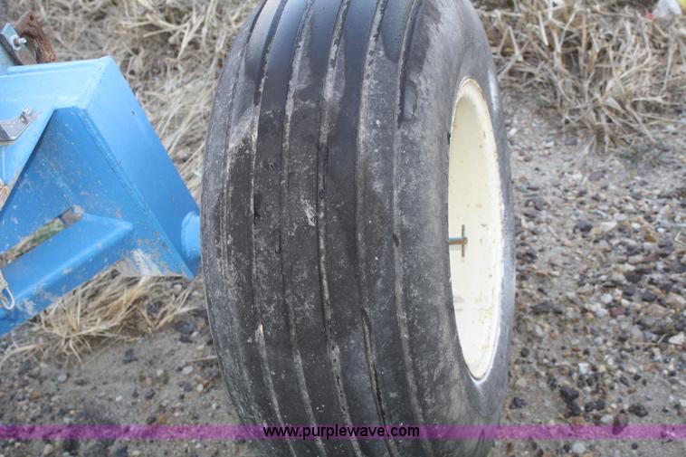 image for item F2997 1,000 gallon stainless steel nurse tank on running gear