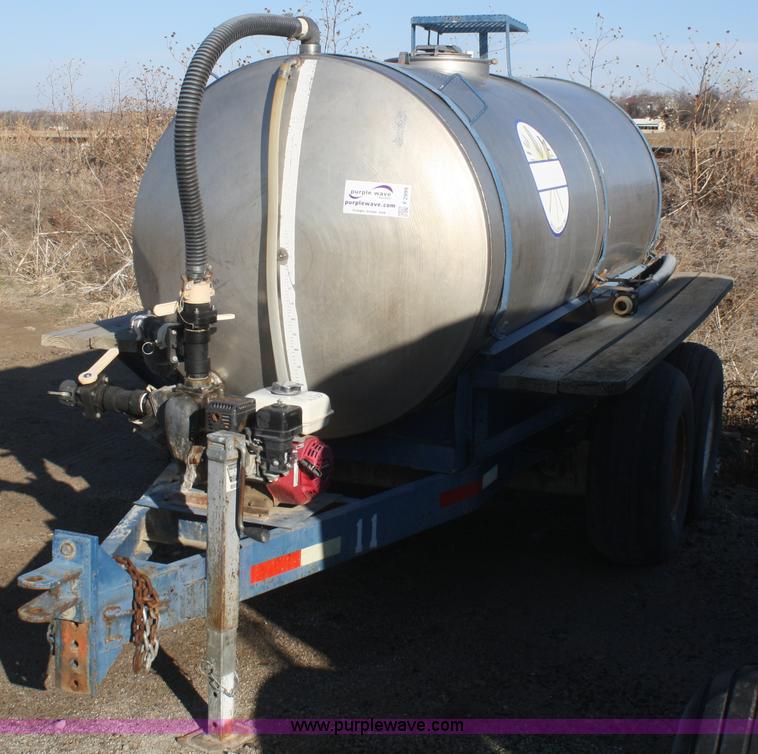 image for item F2999 Certified Equipment Mfg. 1,000 gallon nurse tank