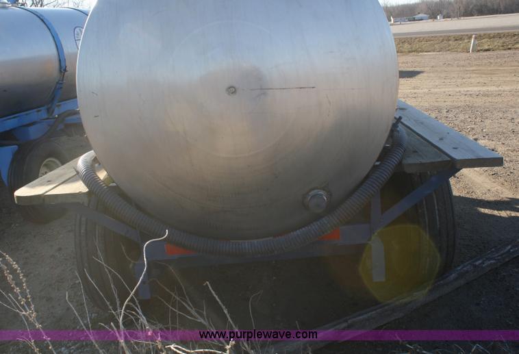 image for item F2999 Certified Equipment Mfg. 1,000 gallon nurse tank