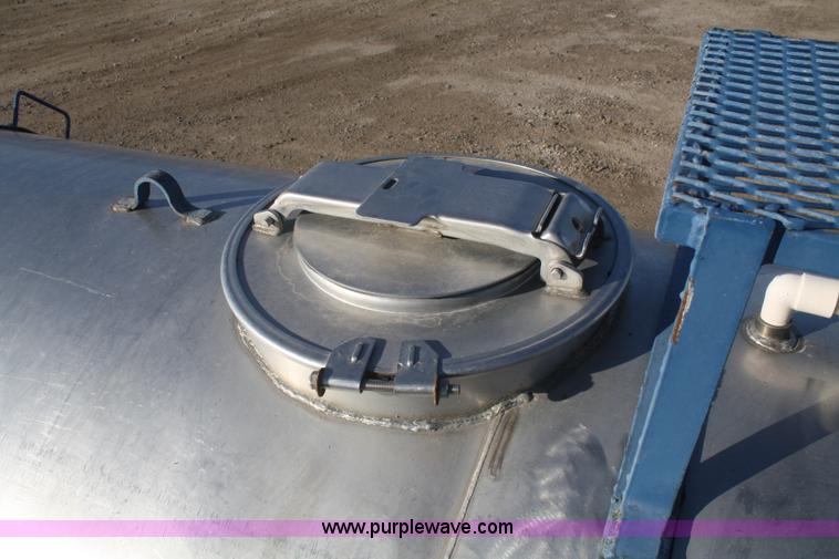 image for item F2999 Certified Equipment Mfg. 1,000 gallon nurse tank