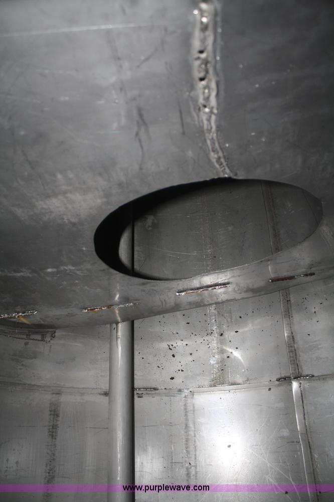 image for item F2999 Certified Equipment Mfg. 1,000 gallon nurse tank