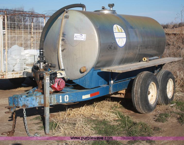 image for item F3000 Certified Equipment Mfg. 1,000 gallon nurse tank