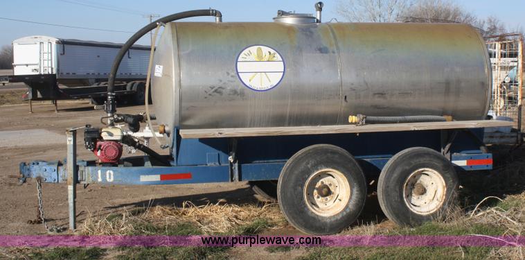 image for item F3000 Certified Equipment Mfg. 1,000 gallon nurse tank