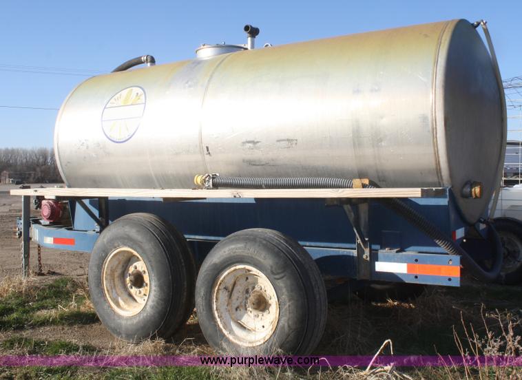 image for item F3000 Certified Equipment Mfg. 1,000 gallon nurse tank