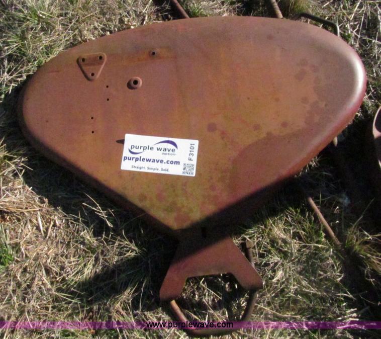 image for item F3101 International clam shell fenders