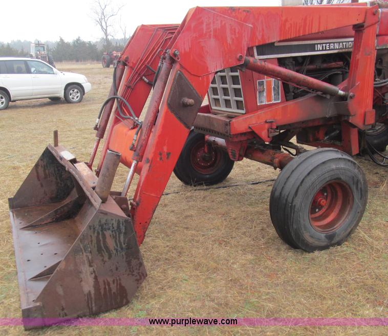 image for item F3114 International 2350 loader