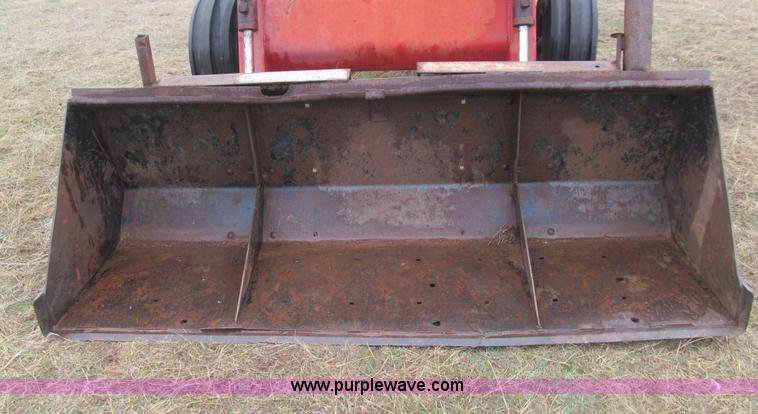 image for item F3114 International 2350 loader