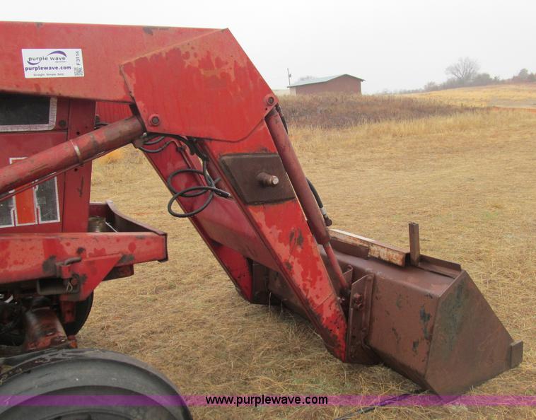 image for item F3114 International 2350 loader