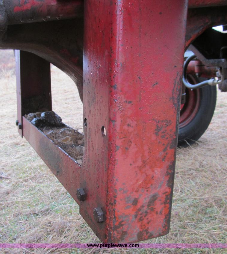 image for item F3114 International 2350 loader