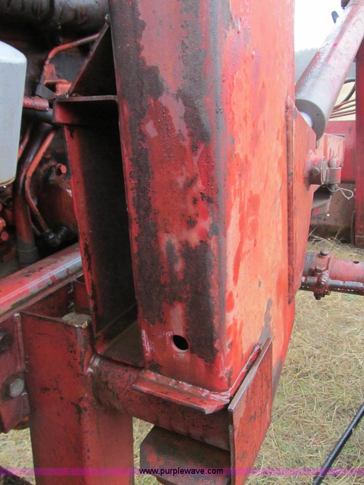 image for item F3114 International 2350 loader