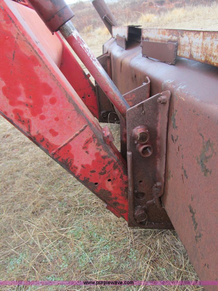 image for item F3114 International 2350 loader