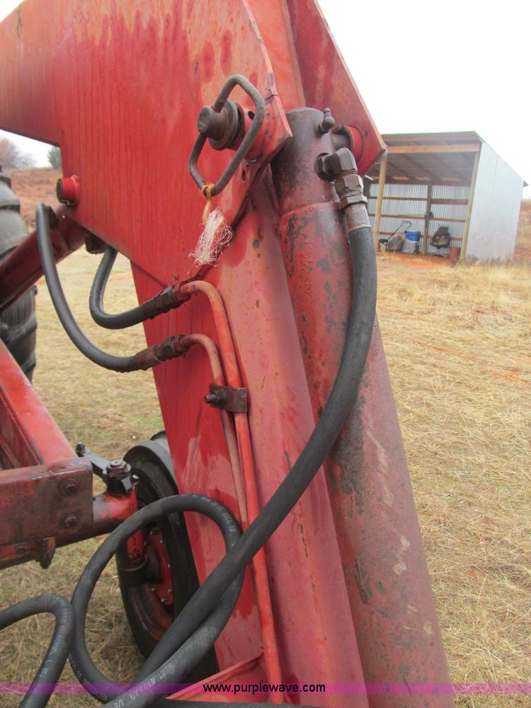 image for item F3114 International 2350 loader