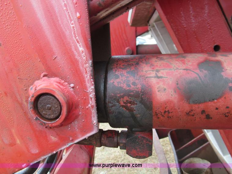 image for item F3114 International 2350 loader