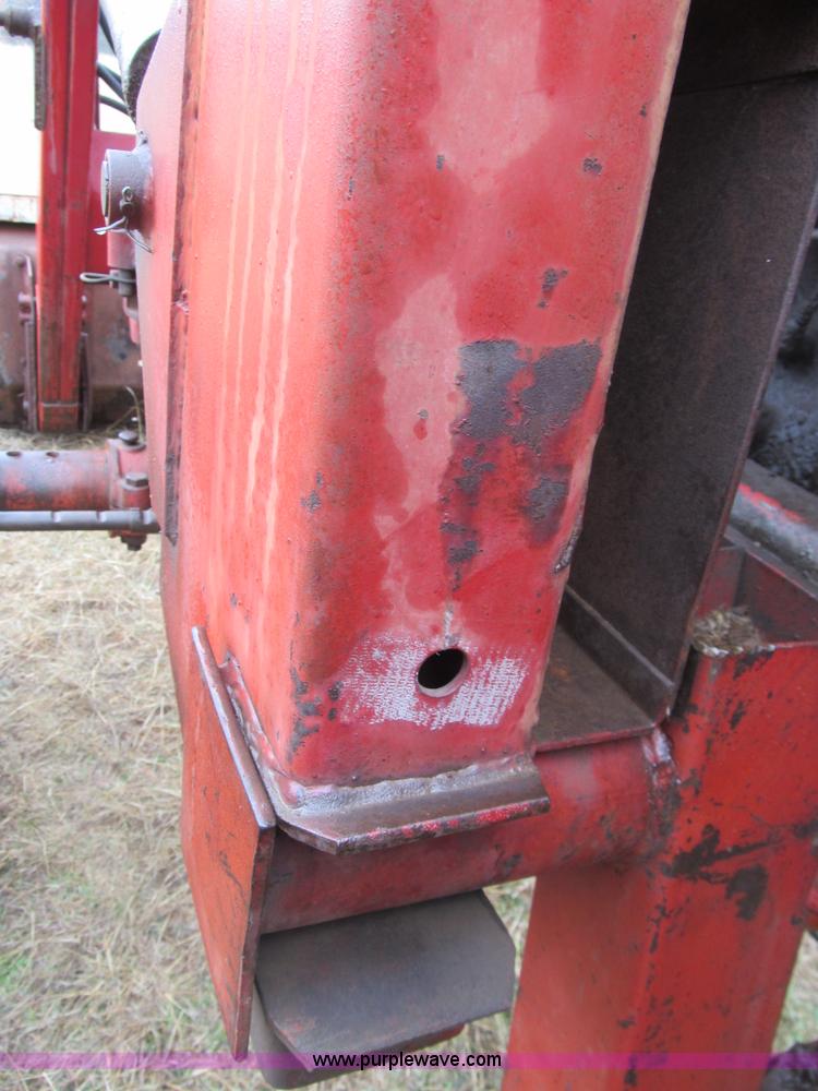 image for item F3114 International 2350 loader