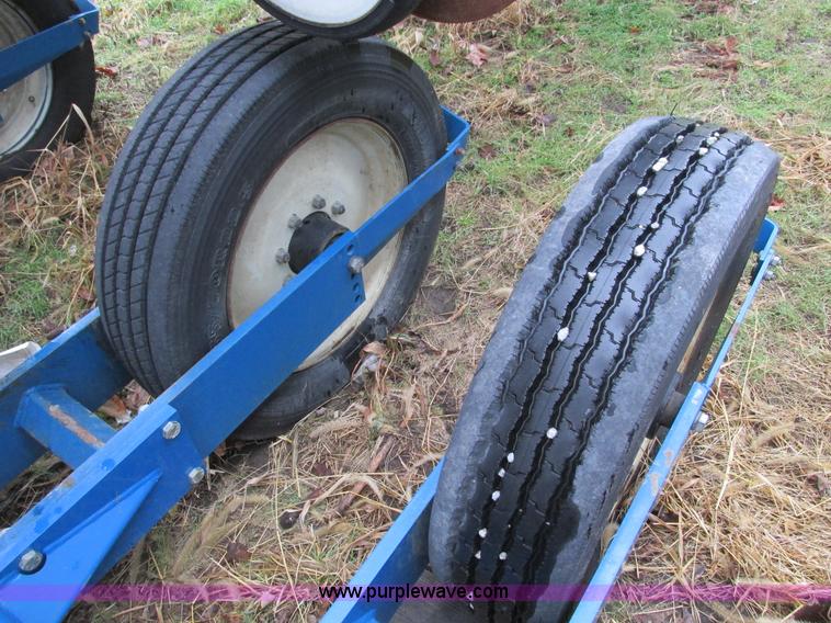 image for item F4270 Kinze 3600 Twin-Line 16/31 row planter