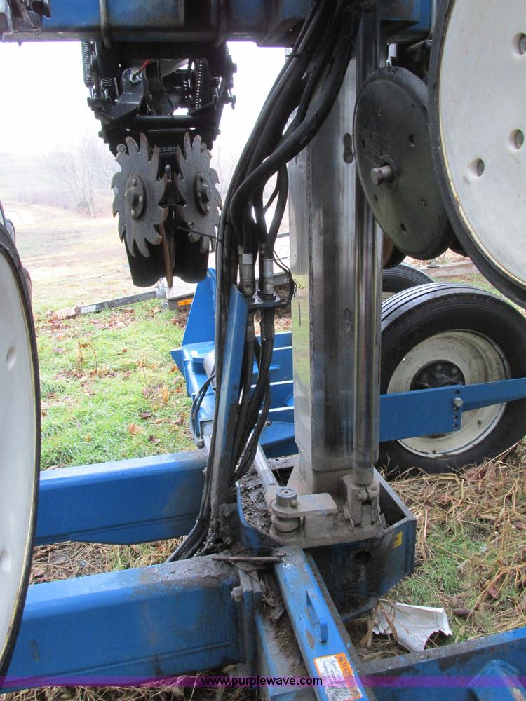 image for item F4270 Kinze 3600 Twin-Line 16/31 row planter