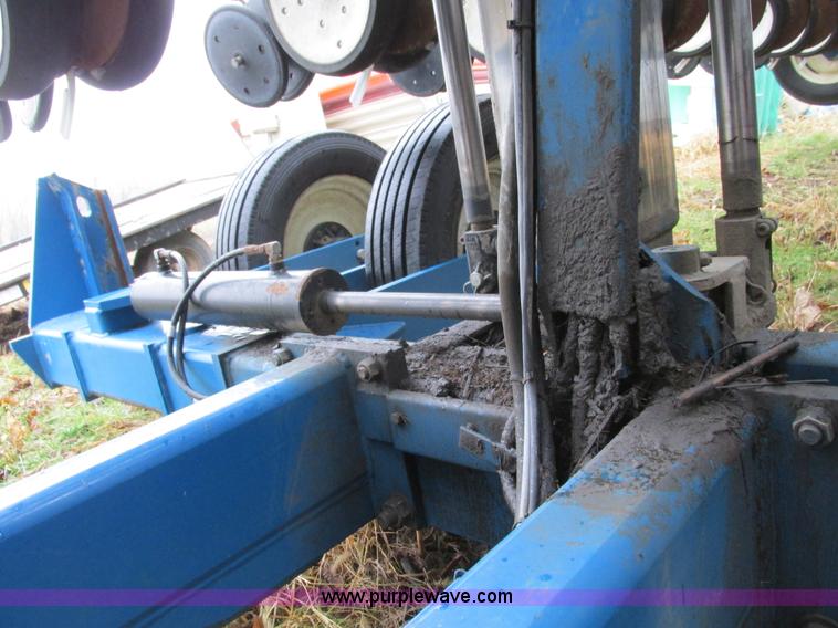 image for item F4270 Kinze 3600 Twin-Line 16/31 row planter