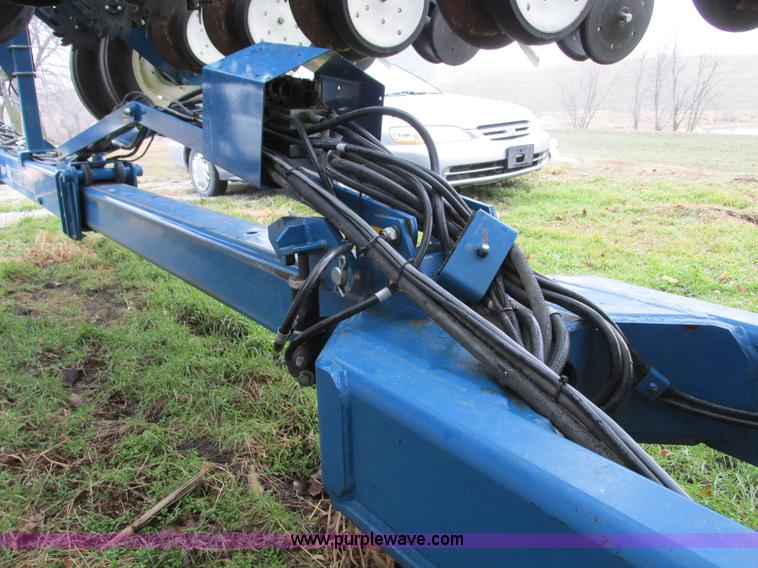 image for item F4270 Kinze 3600 Twin-Line 16/31 row planter