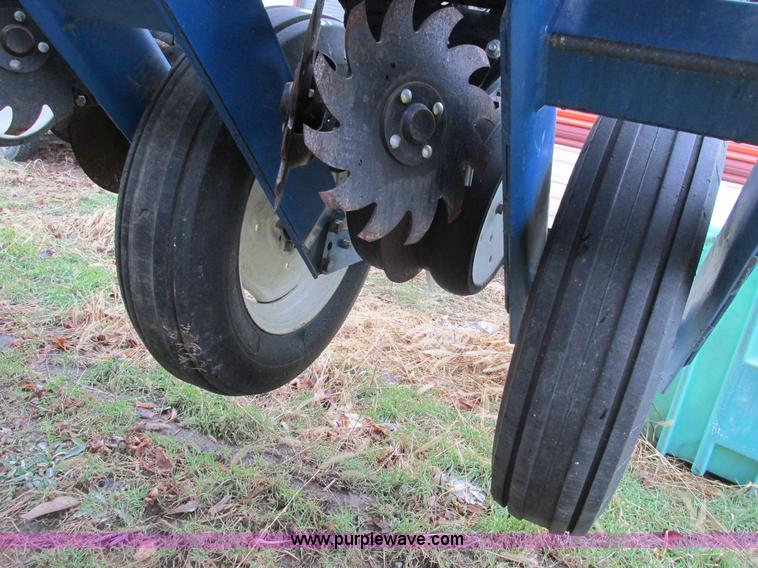 image for item F4270 Kinze 3600 Twin-Line 16/31 row planter