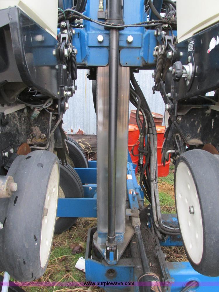image for item F4270 Kinze 3600 Twin-Line 16/31 row planter