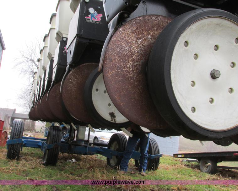 image for item F4270 Kinze 3600 Twin-Line 16/31 row planter