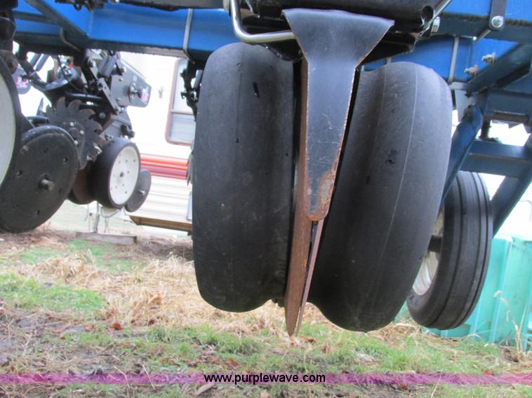image for item F4270 Kinze 3600 Twin-Line 16/31 row planter