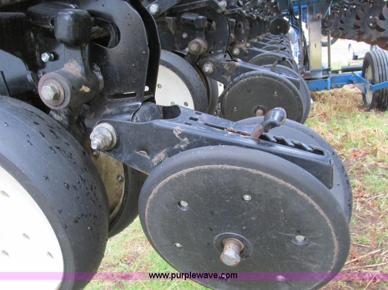 image for item F4270 Kinze 3600 Twin-Line 16/31 row planter