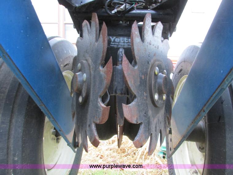 image for item F4270 Kinze 3600 Twin-Line 16/31 row planter