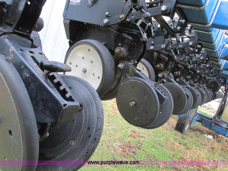 image for item F4270 Kinze 3600 Twin-Line 16/31 row planter
