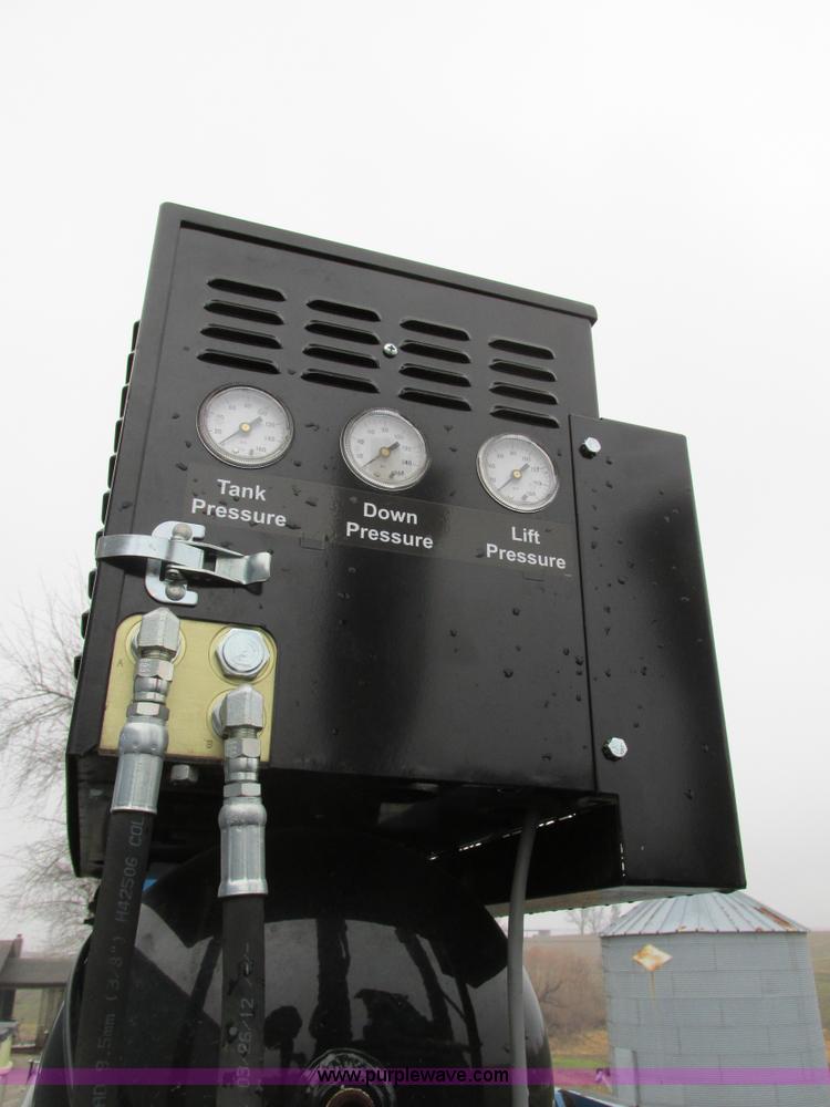 image for item F4270 Kinze 3600 Twin-Line 16/31 row planter