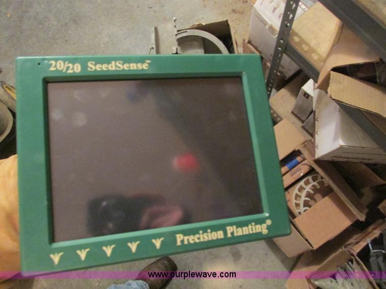 image for item F4270 Kinze 3600 Twin-Line 16/31 row planter