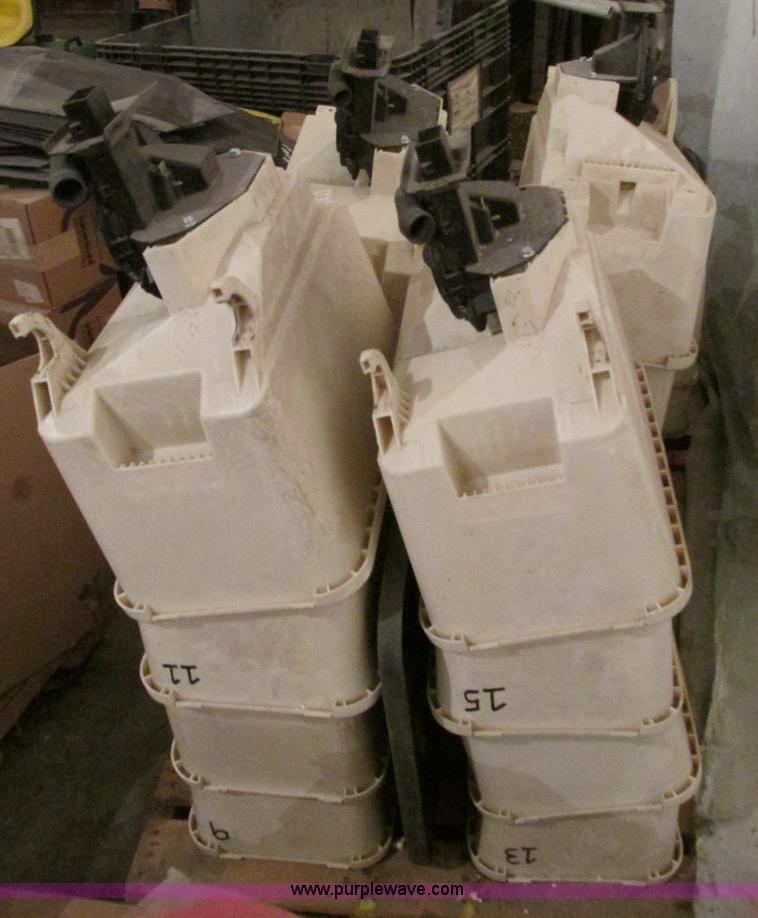 image for item F4270 Kinze 3600 Twin-Line 16/31 row planter