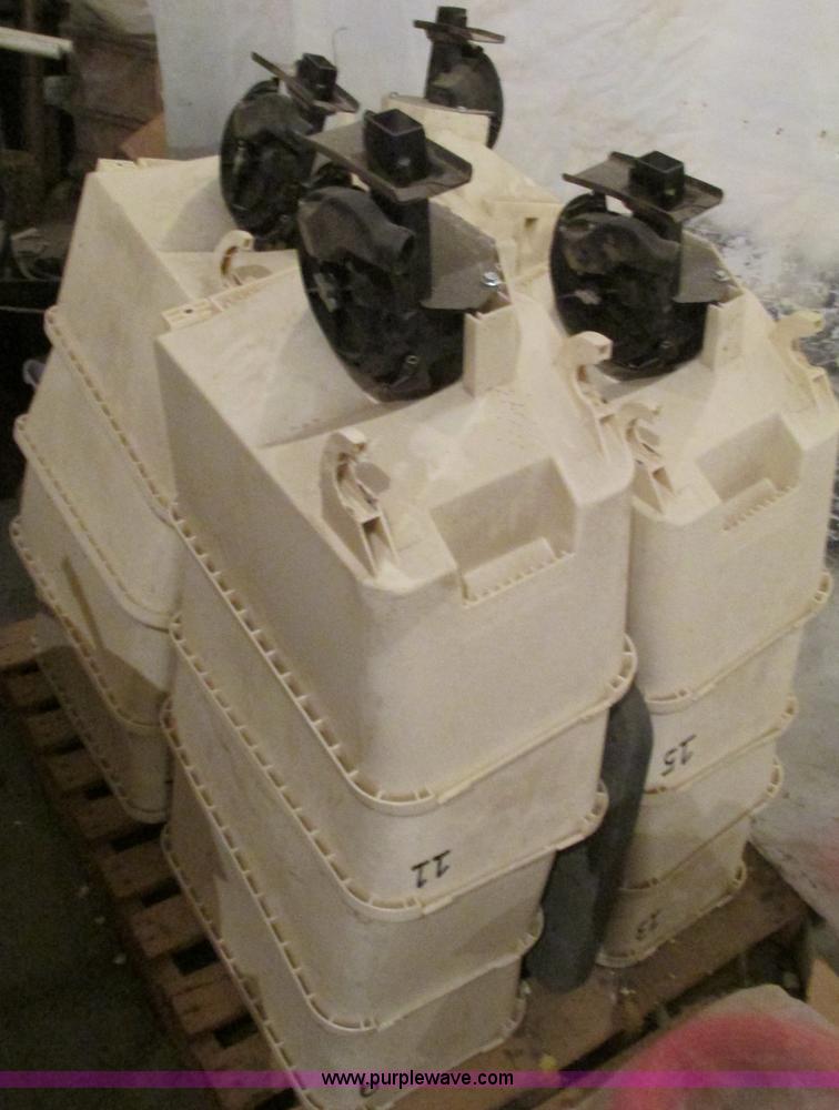 image for item F4270 Kinze 3600 Twin-Line 16/31 row planter