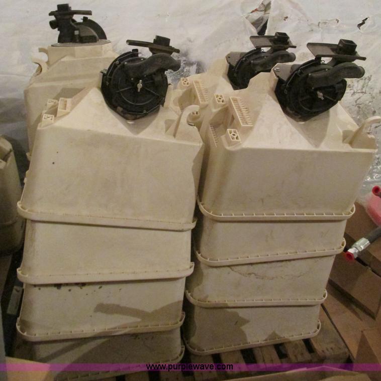 image for item F4270 Kinze 3600 Twin-Line 16/31 row planter