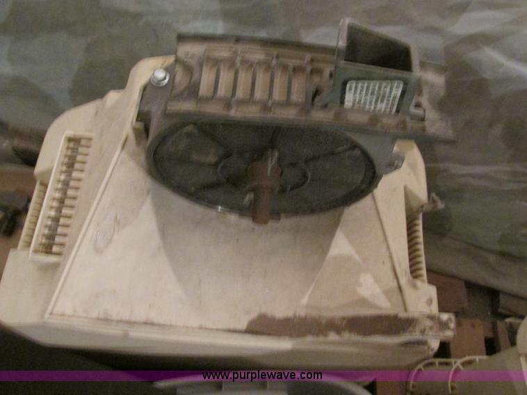 image for item F4270 Kinze 3600 Twin-Line 16/31 row planter