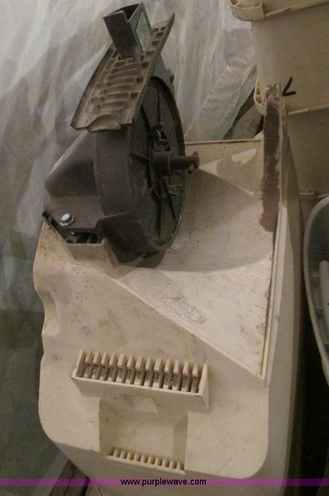 image for item F4270 Kinze 3600 Twin-Line 16/31 row planter