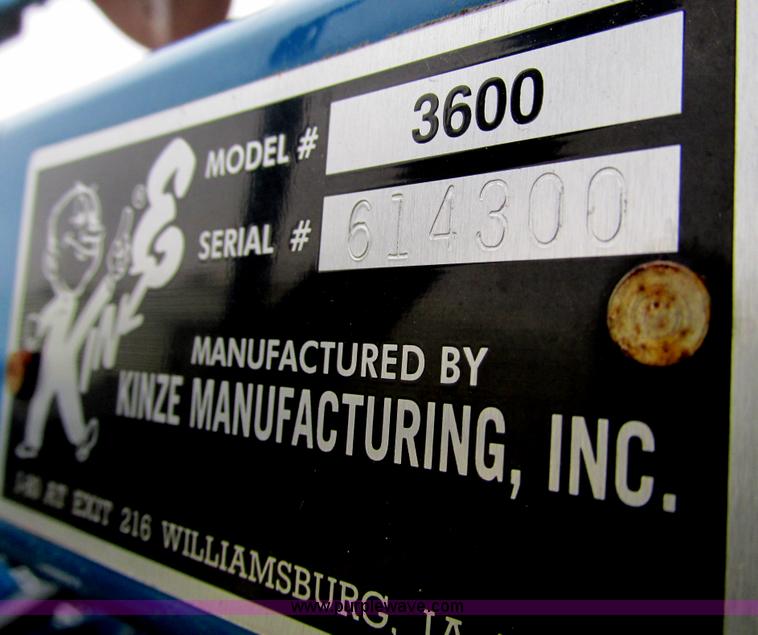 image for item F4270 Kinze 3600 Twin-Line 16/31 row planter