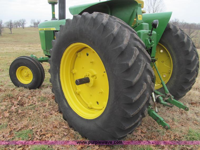 image for item F4694 1962 John Deere 4010 tractor