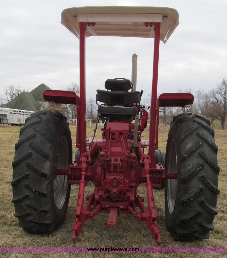 image for item F4695 1975 International 1066 tractor