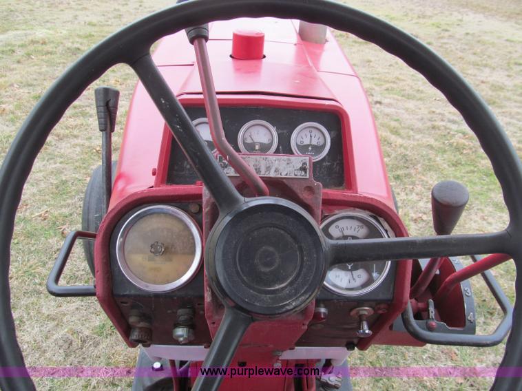image for item F4695 1975 International 1066 tractor