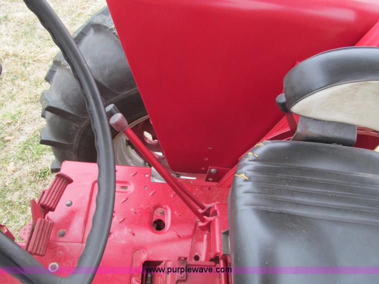 image for item F4695 1975 International 1066 tractor