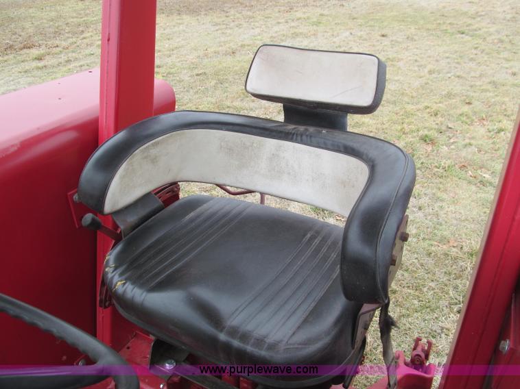 image for item F4695 1975 International 1066 tractor
